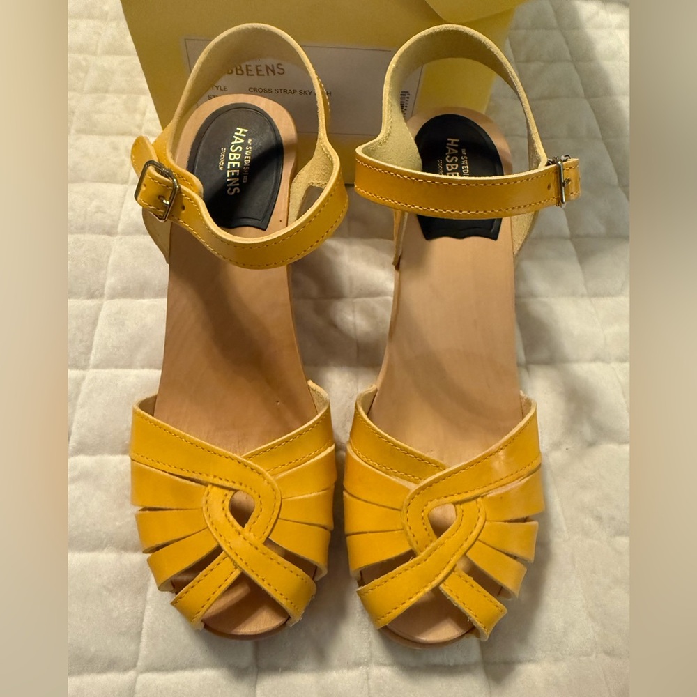 Swedish Hasbeens Bright Yellow Leather Sandals NEW in Box